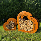 Holzlager „Herz Willkommen”