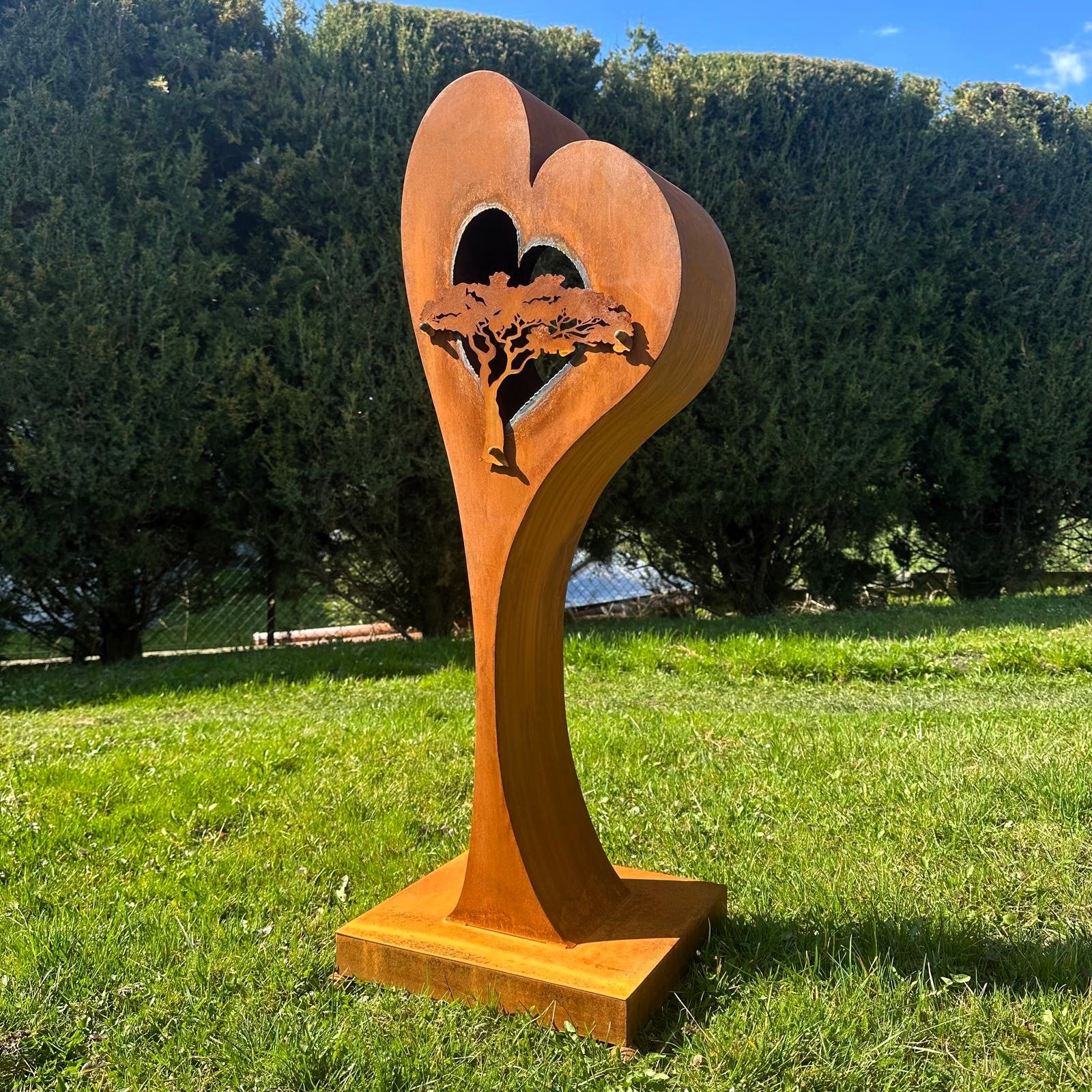 Säule „Herz mit Bonsai”