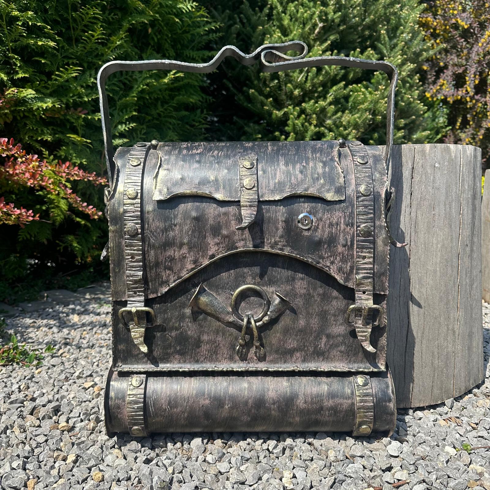 Briefkasten „Postbotentasche”