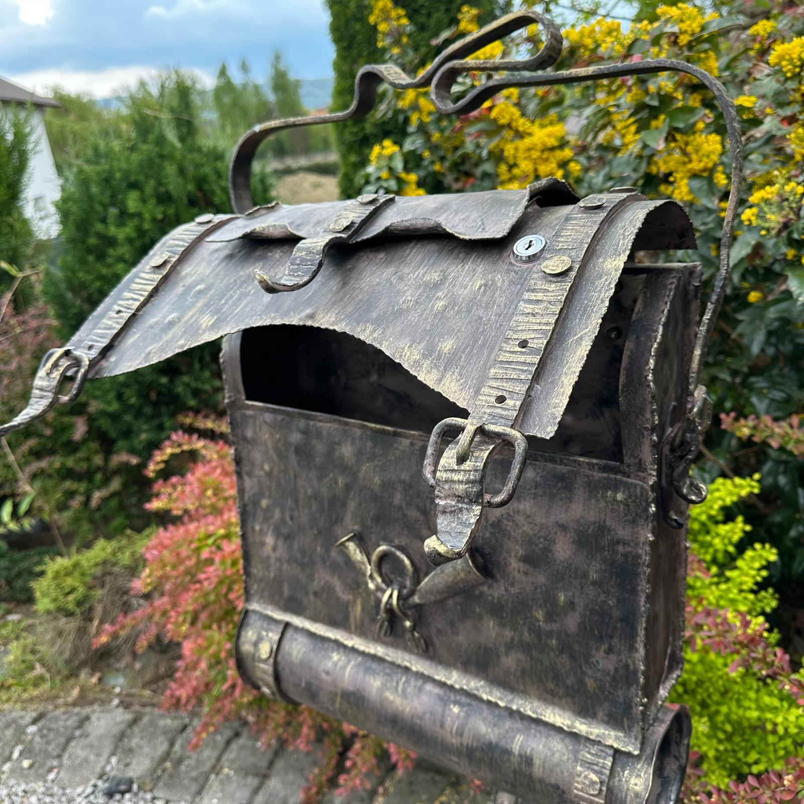 Briefkasten „Postbotentasche”